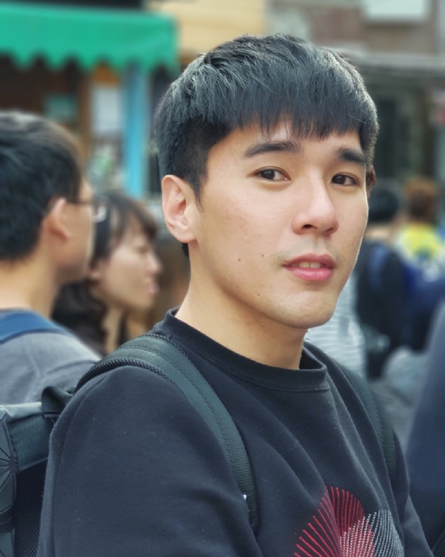 雨中孤独的第一张照片--四川闪婚服务中心