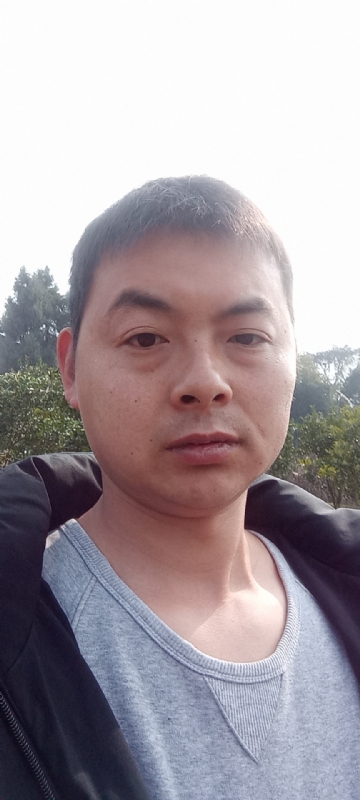 亲亲抱抱我爱你的第一张照片--四川闪婚服务中心