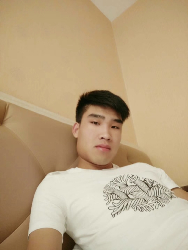 谁不曾孤单上路的第一张照片--四川闪婚服务中心