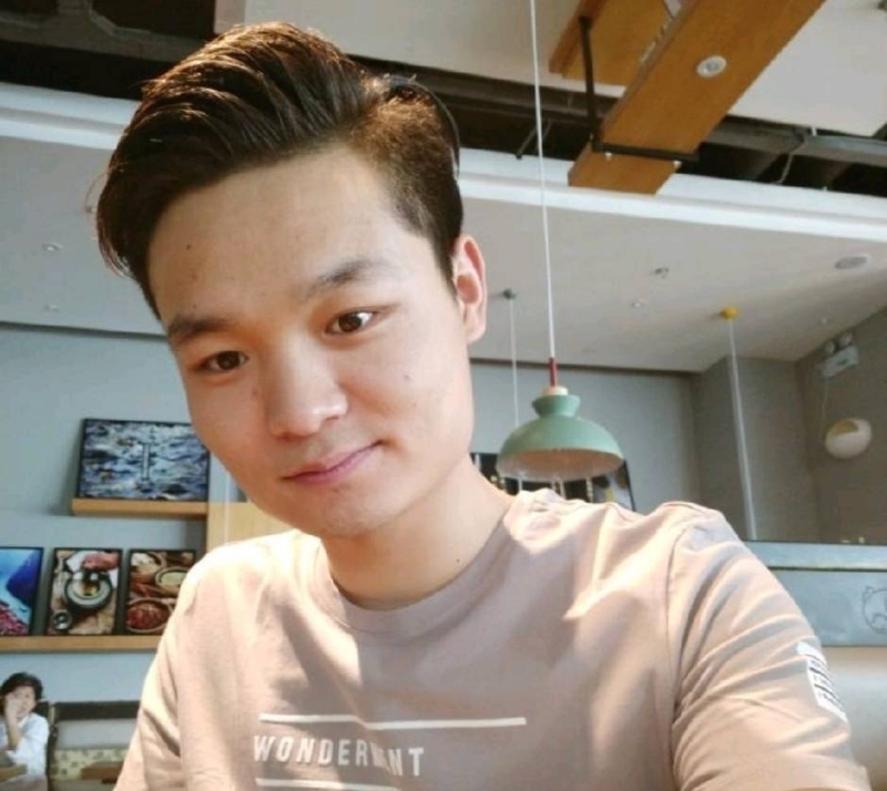 裴海洋的第一张照片--四川闪婚服务中心