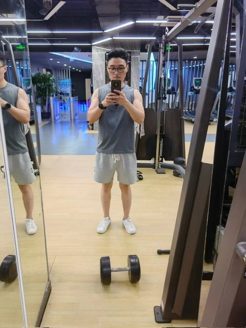 超哥的第二张照片--四川闪婚服务中心