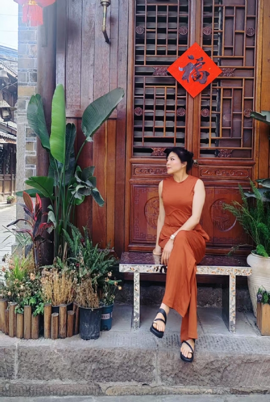 宛霞的第一张照片--四川闪婚服务中心